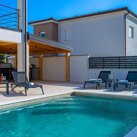 Feriehus 4 Schlafzimmer- 3 Badezimmer- Kueche- Wohnzimmer- Privater Pool- Grill By Interhome *