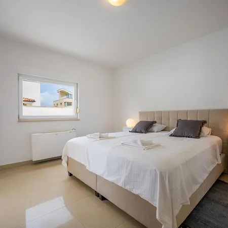 4 Schlafzimmer- 3 Badezimmer- Kueche- Wohnzimmer- Privater Pool- Grill By Interhome Feriehus Vodnjan