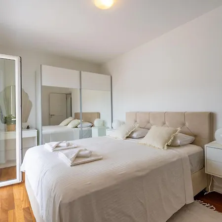 4 Schlafzimmer- 3 Badezimmer- Kueche- Wohnzimmer- Privater Pool- Grill By Interhome Feriehus Vodnjan