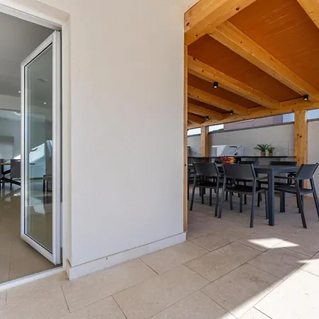 4 Schlafzimmer- 3 Badezimmer- Kueche- Wohnzimmer- Privater Pool- Grill By Interhome *