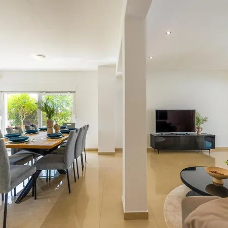 4 Schlafzimmer- 3 Badezimmer- Kueche- Wohnzimmer- Privater Pool- Grill By Interhome Vodnjan