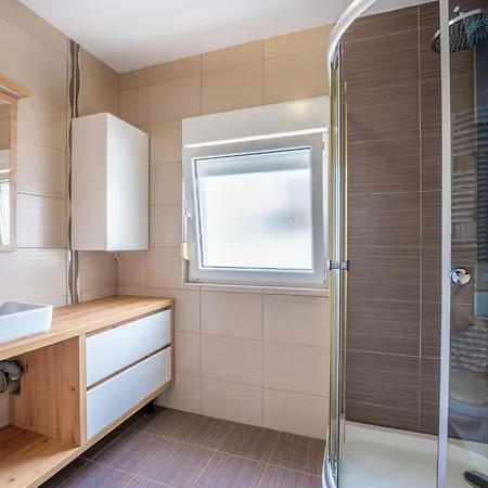 4 Schlafzimmer- 3 Badezimmer- Kueche- Wohnzimmer- Privater Pool- Grill By Interhome 보드냔