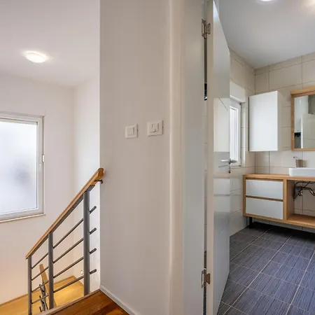 4 Schlafzimmer- 3 Badezimmer- Kueche- Wohnzimmer- Privater Pool- Grill By Interhome * Vodnjan