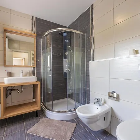 4 Schlafzimmer- 3 Badezimmer- Kueche- Wohnzimmer- Privater Pool- Grill By Interhome *