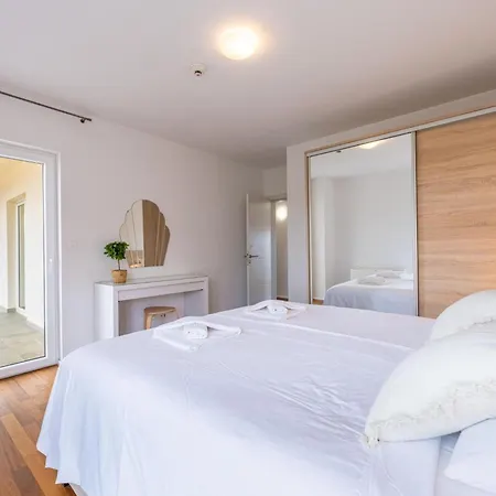 4 Schlafzimmer- 3 Badezimmer- Kueche- Wohnzimmer- Privater Pool- Grill By Interhome 보드냔