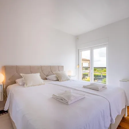 4 Schlafzimmer- 3 Badezimmer- Kueche- Wohnzimmer- Privater Pool- Grill By Interhome Vodnjan