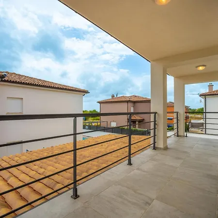 4 Schlafzimmer- 3 Badezimmer- Kueche- Wohnzimmer- Privater Pool- Grill By Interhome * Vodnjan