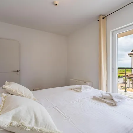 4 Schlafzimmer- 3 Badezimmer- Kueche- Wohnzimmer- Privater Pool- Grill By Interhome