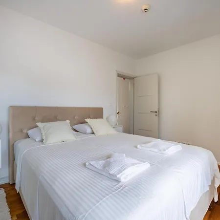 4 Schlafzimmer- 3 Badezimmer- Kueche- Wohnzimmer- Privater Pool- Grill By Interhome *