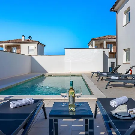 펜션 4 Schlafzimmer- 3 Badezimmer- Kueche- Wohnzimmer- Privater Pool- Grill By Interhome 보드냔